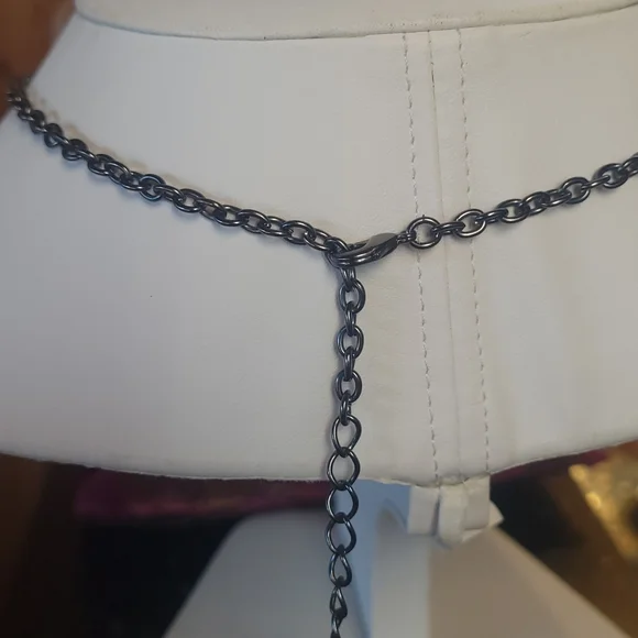 Rhinestone necklace - Picture 2 of 3